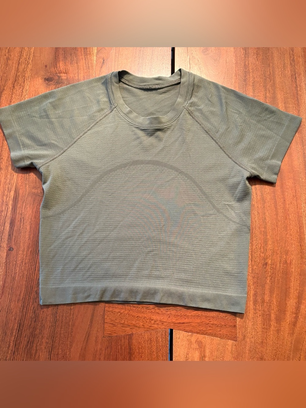 lululemon athletica Olive Green Short Sleeve Crop Crewneck Top size 4